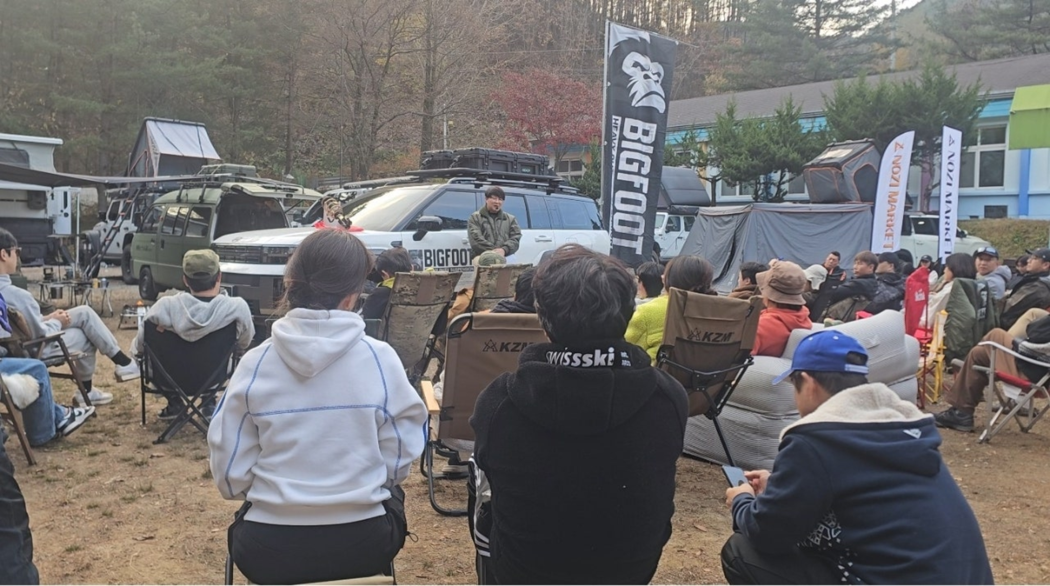 브랜드 세션과 토크가 진행 중인 노지마켓 캠핑 필드